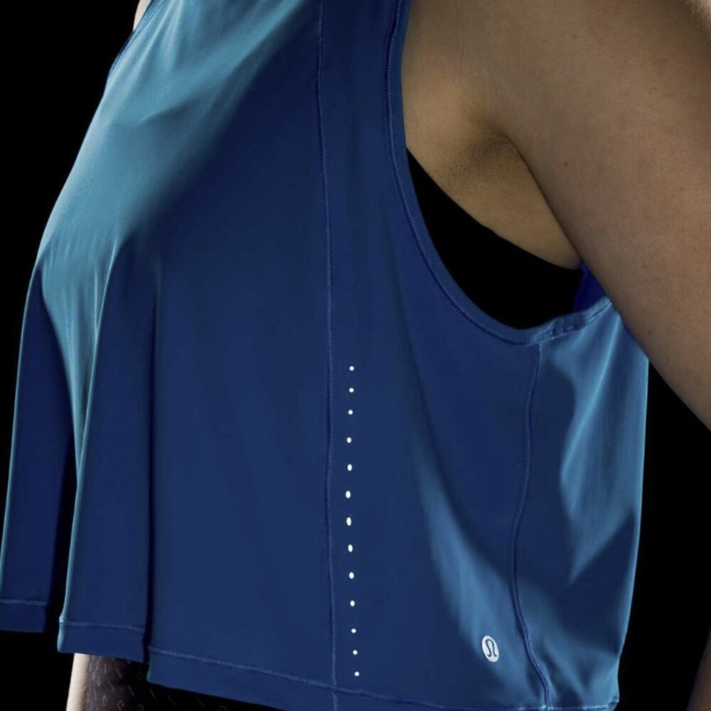 Lululemon Sculpt Cropped Tank Top in Poolside Size 2 like NEW!